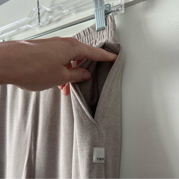 Vuori Boyfriend Sweatpant Tan Size Extra Small - Picture 5 of 10